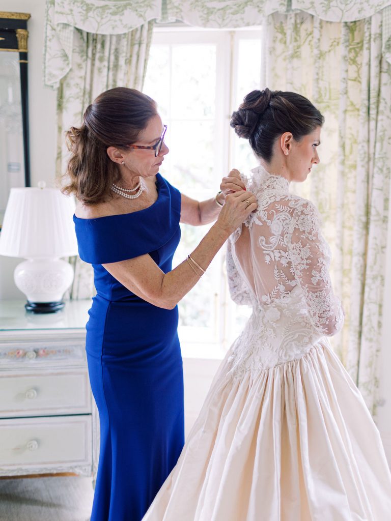 Mom and daughter on wedding day - Photo by Kir2Ben - Mother's Day brunch ideas | Leah E. Moss Designs